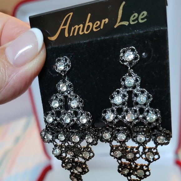 Austrian crystal vintage Amber Lee dangling earrings, perfect for parties. - Picture 5 of 6